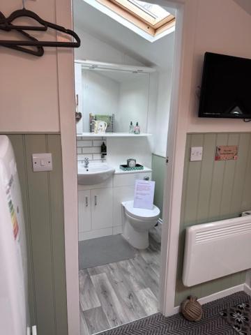 Bed and Breakfast The Little Garden Hideaway With Stunning Sea Views And Garden Holyhead Exterior foto